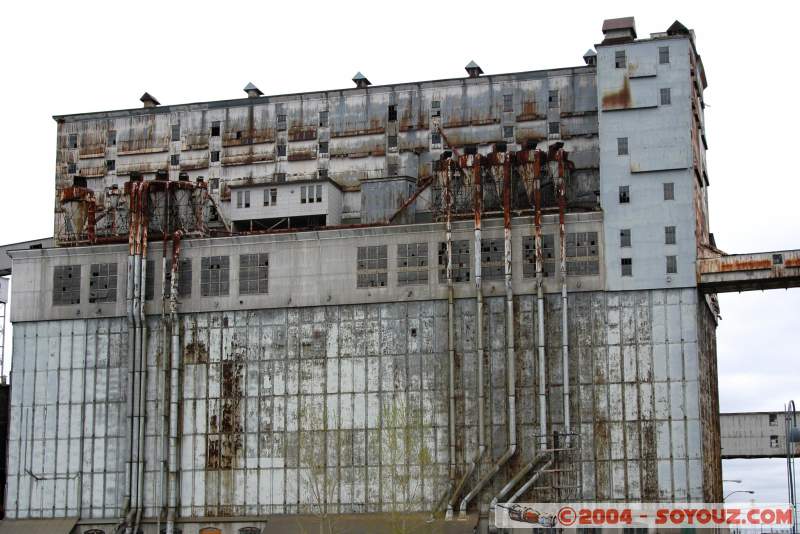 Silos #5 has been transformed in a music instrument. You can play with it from the [url=http://www.silophone.net/]Silophone[/url]
