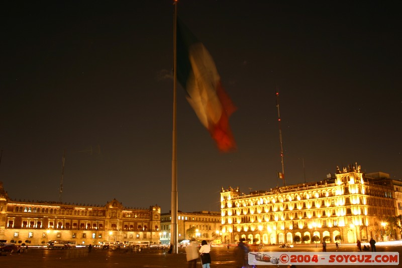 Place du Zocalo et drapeau
Mots-clés: Nuit