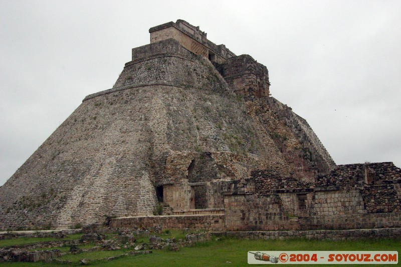 Uxmal - Piramide del Adivino
Mots-clés: Ruines Maya patrimoine unesco