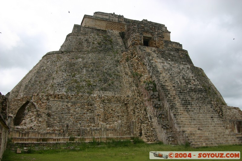 Uxmal - Piramide del Adivino
Mots-clés: Ruines Maya patrimoine unesco