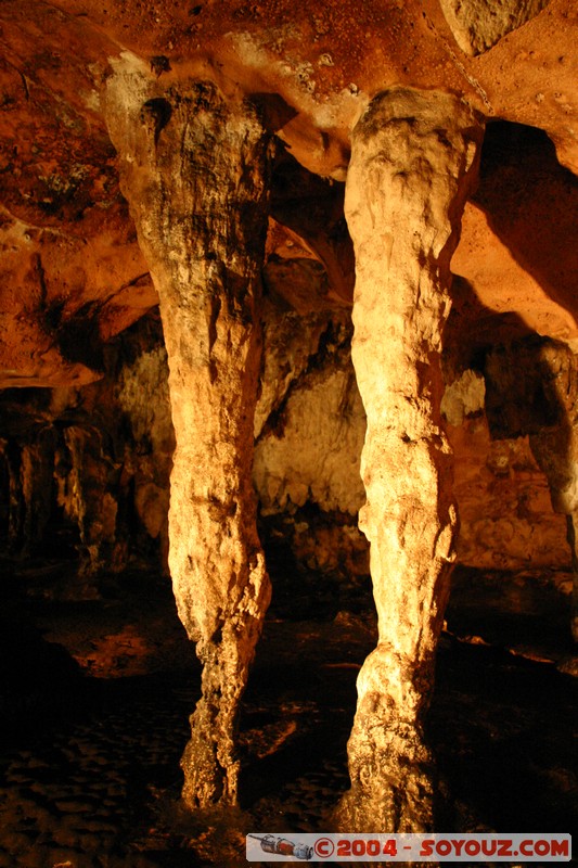 Les Grottes de Loltun - Piliers stalagmitiques musicaux
Mots-clés: grotte