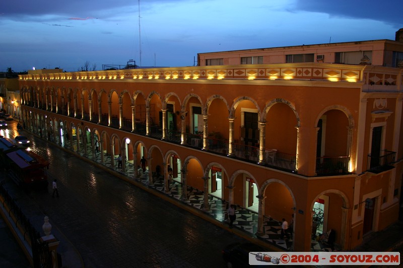 Campeche - Zocalo
Mots-clés: patrimoine unesco orage sunset