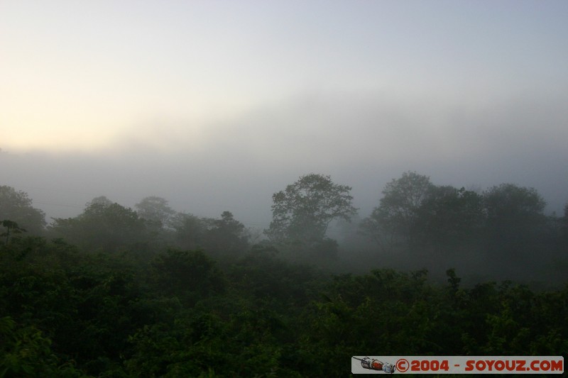 Jeux de lumi�re au lev� du Soleil
