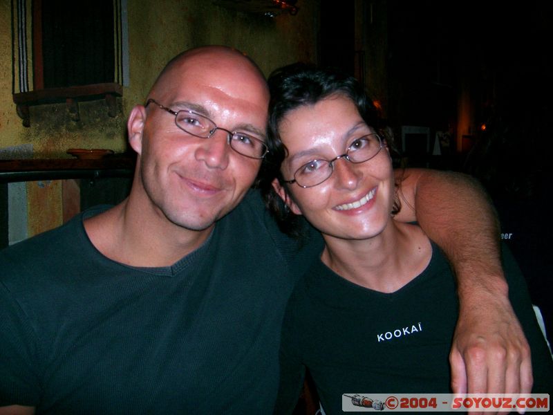 Seb et Manu
Un couple de Suisse que j'avais rencontr� lors de l'acension du Pacayan et que j'ai ensuite recrois� une 10e de fois pendant mon tour du monde.
