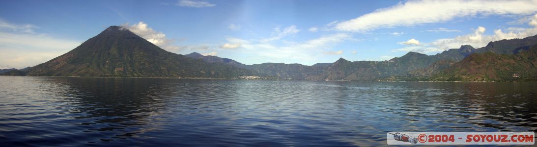 Vue panoramique sur le lac Atitlan
