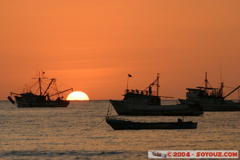 Puerto Lopez - Sunset on the sea
Mots-clés: Ecuador sunset bateau plage