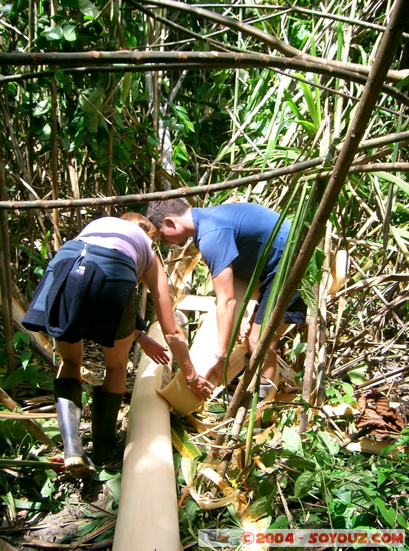 Rio Napo - Construction d'un radeau en balsa
Mots-clés: Ecuador Riviere bateau