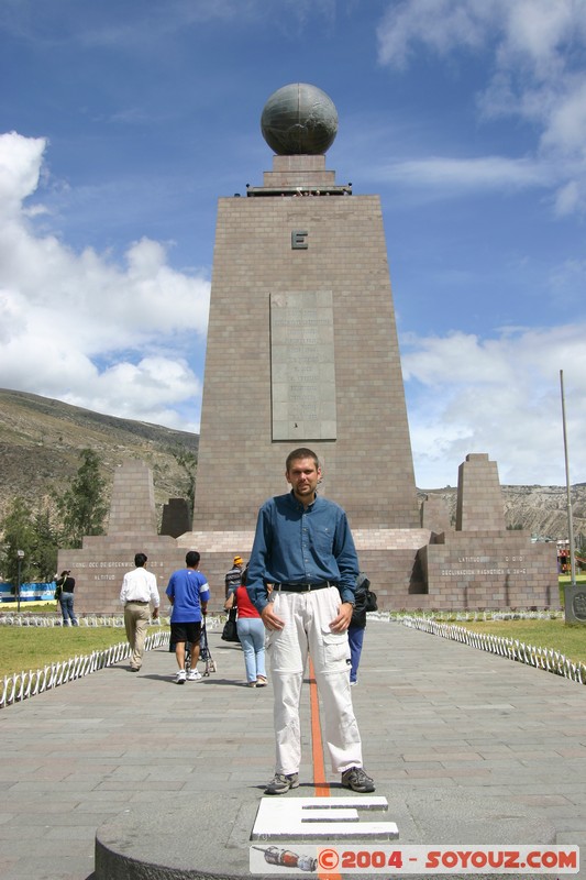 Mitad del Mundo - Sur l'Equateur
Mots-clés: Ecuador Equateur