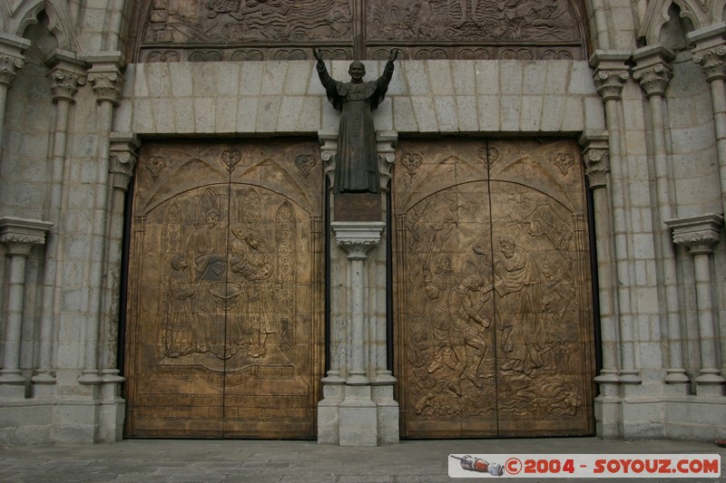 Quito - Basilica del Sagrado Voto Nacional
Mots-clés: Ecuador Eglise