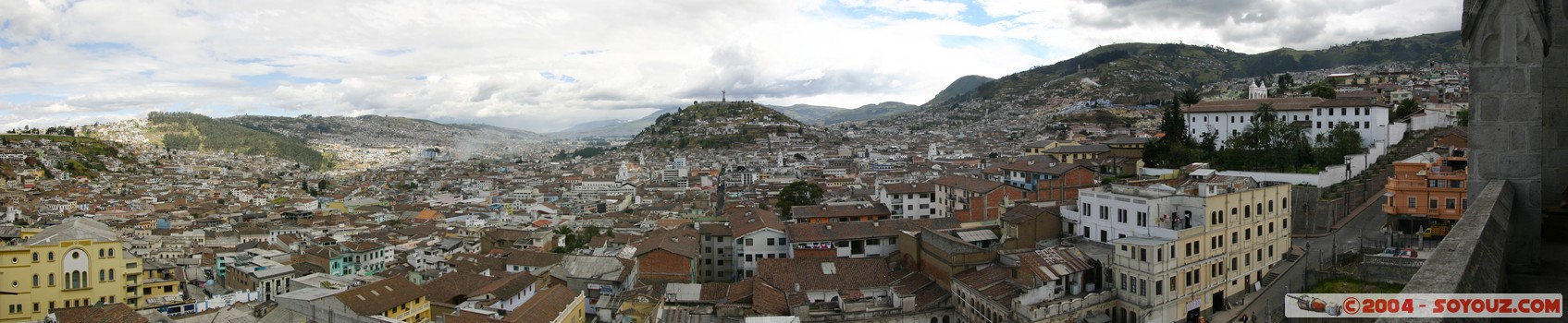 Quito - Basilica del Sagrado Voto Nacional - panoramique de la ville
Mots-clés: Ecuador Eglise panorama