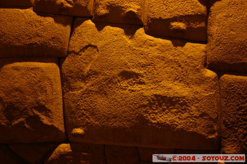 Cuzco - Calle Hatunrumiyoc - piedra de doce angulos
Mots-clés: peru Nuit Ruines Incas patrimoine unesco cusco