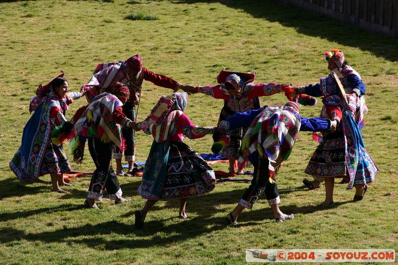 Cuzco - Qorikancha - Danzas Folkloricas
Mots-clés: peru Danse Folklore personnes cusco