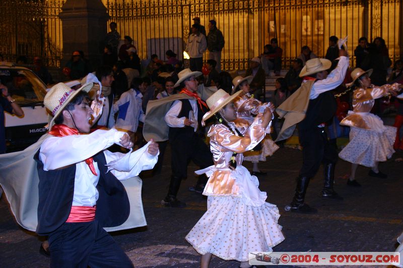 Arequipa - Serenata 464 Aniversario
Mots-clés: peru Nuit Danse Folklore