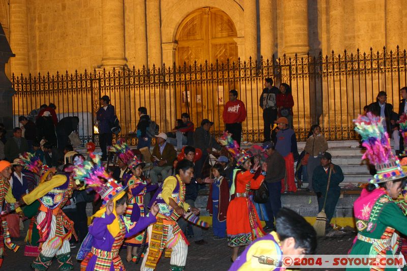 Arequipa - Serenata 464 Aniversario
Mots-clés: peru Nuit Danse Folklore
