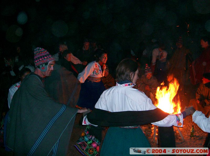 Lago Titicaca - Isla Amantani - Soiree traditionnellle pour touristes
Mots-clés: peru Nuit Danse