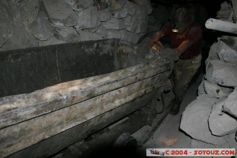 Cerro Rico - Mina Candelaria
Mots-clés: Mine grotte Mineurs personnes