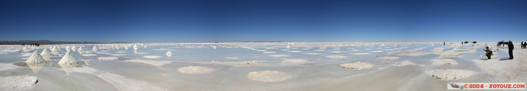 Salar de Uyuni -Recolte du sel - panorama
Mots-clés: panorama