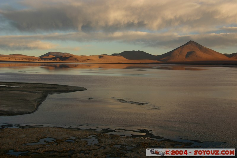 Laguna Colorada - Cerro Pabellon
Mots-clés: sunset volcan