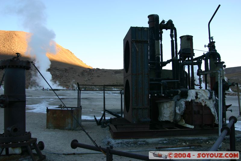 Los Geiseres del Tatio - Centrale geothermique
Mots-clés: chile geyser usine