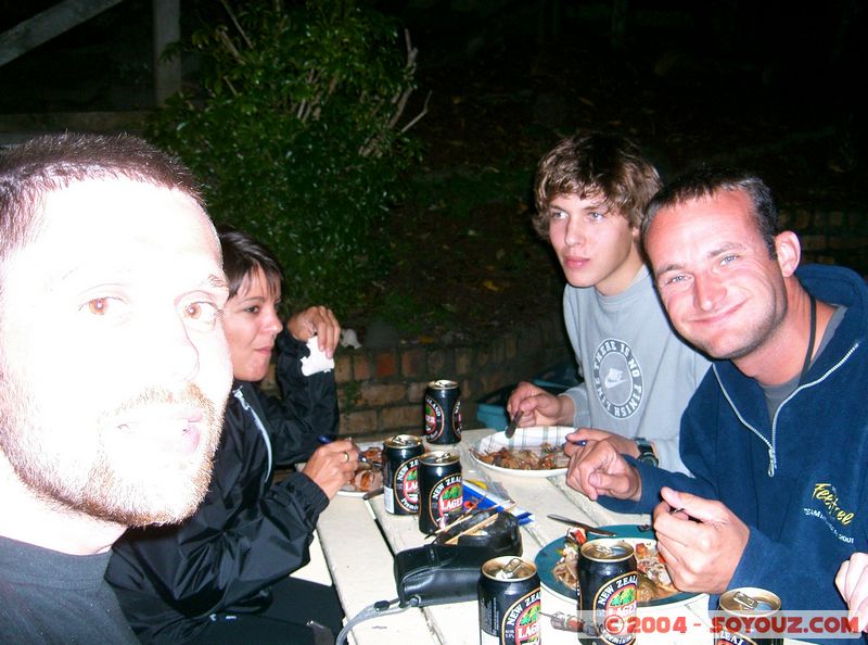 Auckland - Backpackers BBQ
Mots-clés: New Zealand North Island backpackers Nuit