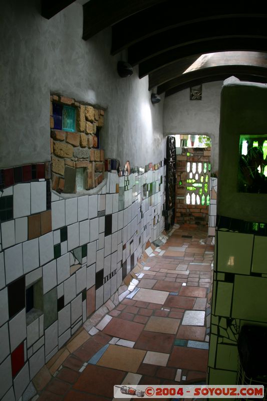 Kawakawa - The most famous toilet in New Zealand designed by Hundertwasser
Mots-clés: New Zealand North Island sculpture