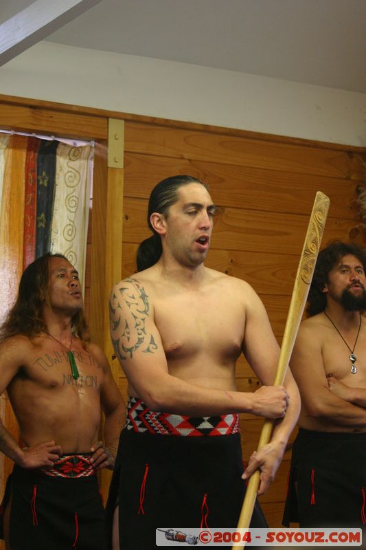 Whakarewarewa Village - Traditional Maori dances
Mots-clés: New Zealand North Island maori personnes