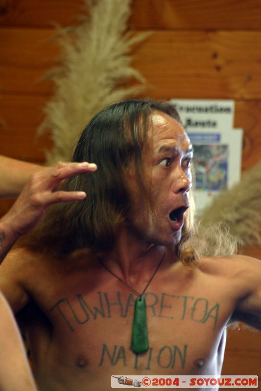 Whakarewarewa Village - Traditional Maori dances
Mots-clés: New Zealand North Island maori personnes