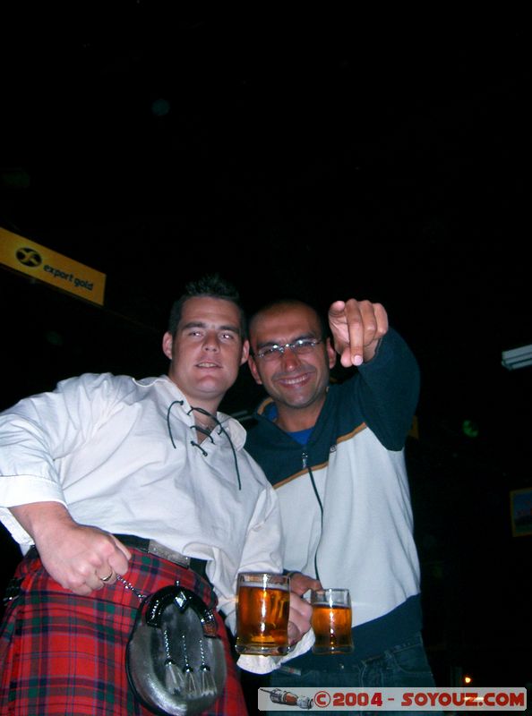 Taupo - YHA's backpackers party
Mots-clés: New Zealand North Island backpackers