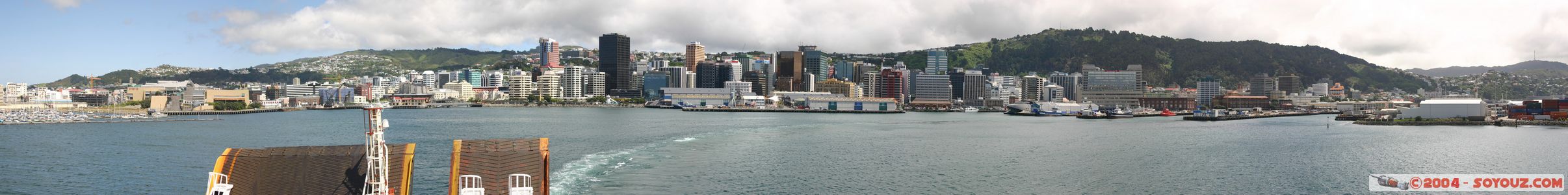 Wellington - panorama from the sea
Mots-clés: New Zealand North Island panorama