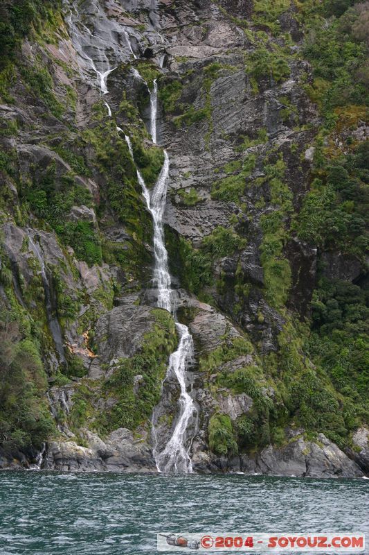 Milford Sound - Waterfalls
Mots-clés: New Zealand South Island patrimoine unesco cascade
