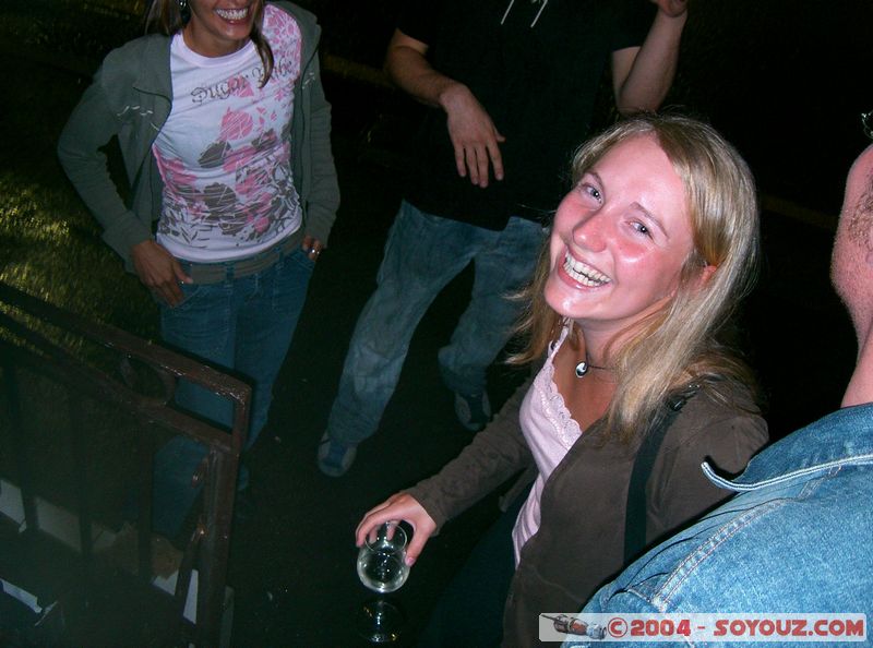 Sydney - Party with backpackers
