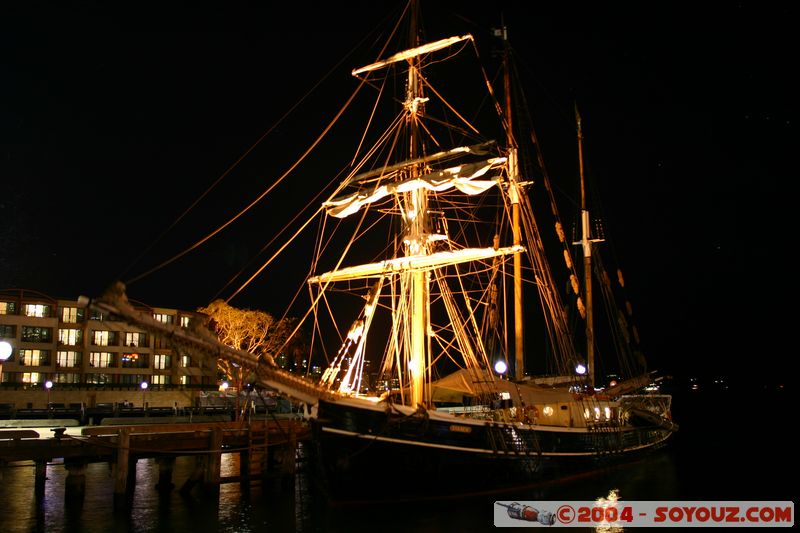 Sydney by Night - The Svanen
Mots-clés: Nuit bateau