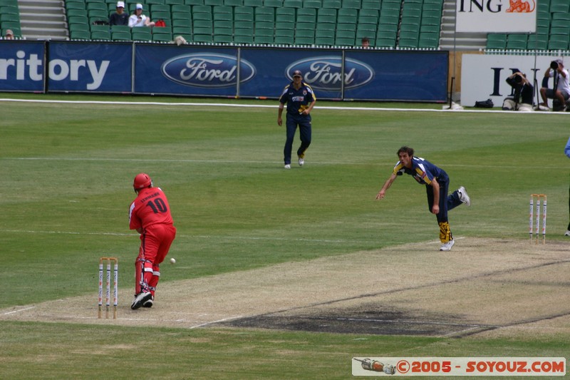 Melbourne's G - Bushrangers vs West End Redback - 02/01/2005
Mots-clés: sport cricket