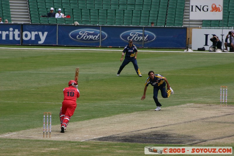 Melbourne's G - Bushrangers vs West End Redback - 02/01/2005
Mots-clés: sport cricket