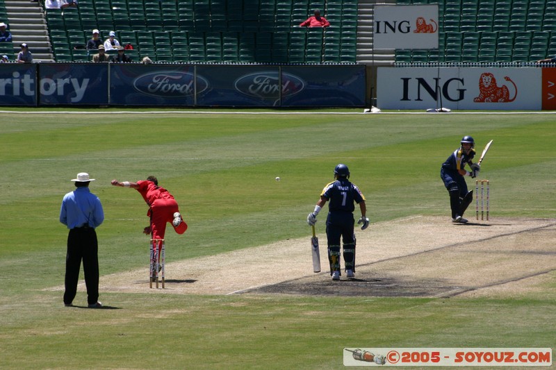 Melbourne's G - Bushrangers vs West End Redback - 02/01/2005
Mots-clés: sport cricket