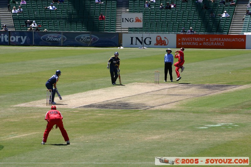 Melbourne's G - Bushrangers vs West End Redback - 02/01/2005
Mots-clés: sport cricket