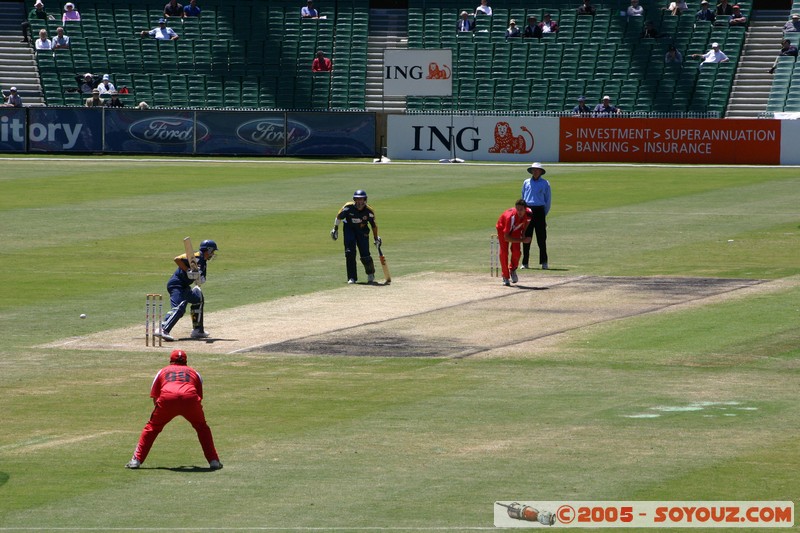 Melbourne's G - Bushrangers vs West End Redback - 02/01/2005
Mots-clés: sport cricket