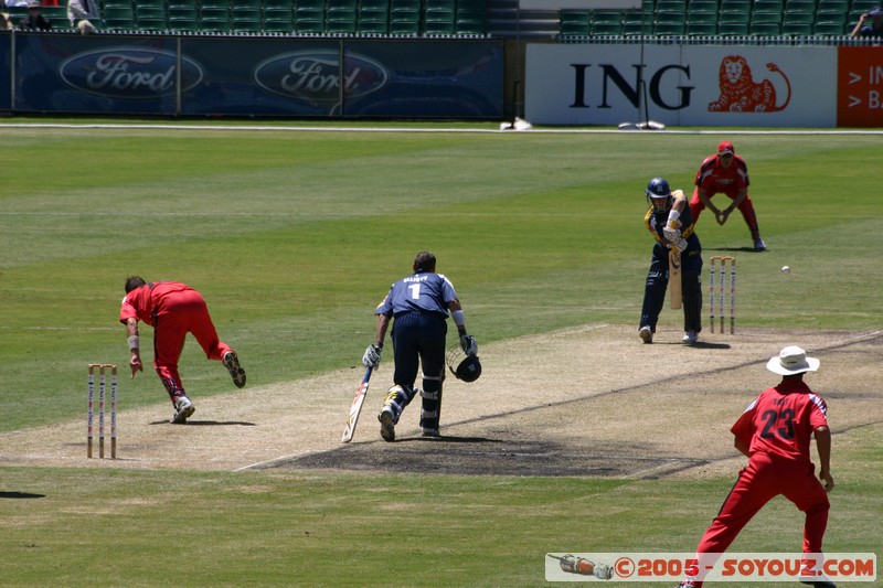 Melbourne's G - Bushrangers vs West End Redback - 02/01/2005
Mots-clés: sport cricket