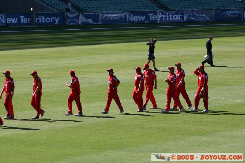 Melbourne's G - Bushrangers vs West End Redback - 02/01/2005
Mots-clés: sport cricket