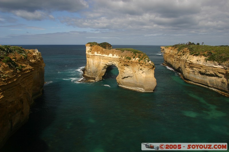 Great Ocean Road - Loch Ard Gorge - The Island Archway

