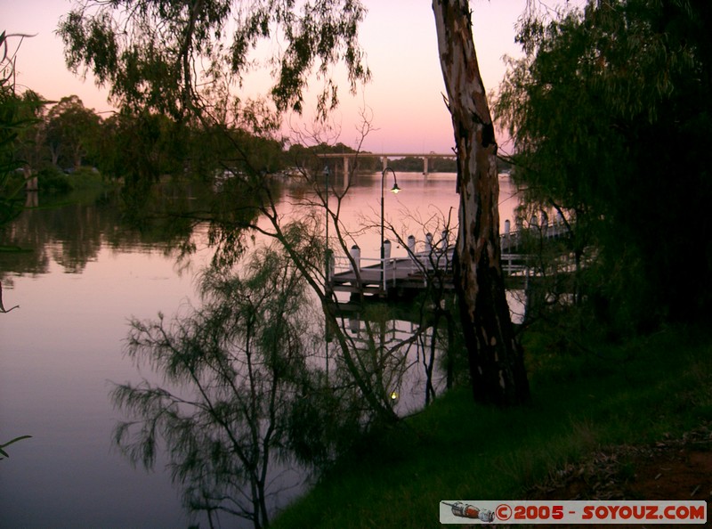 Mildura - Murray River at dusk
Mots-clés: sunset Riviere