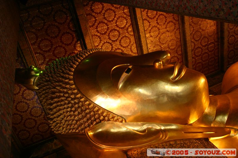 Bangkok - Wat Pho - Reclining Buddha
Mots-clés: thailand Boudhiste Wat Phra Chetuphon statue