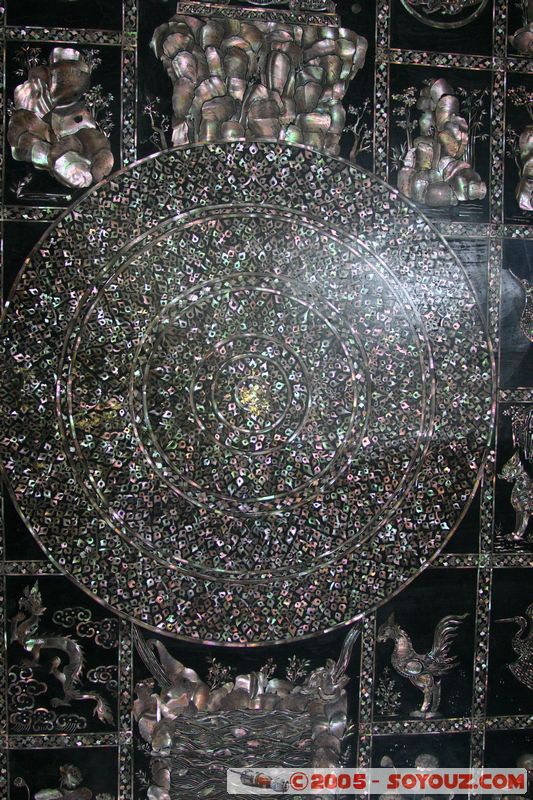 Bangkok - Wat Pho - Reclining Buddha - Mother-of-pearl feet details
Mots-clés: thailand Boudhiste Wat Phra Chetuphon statue