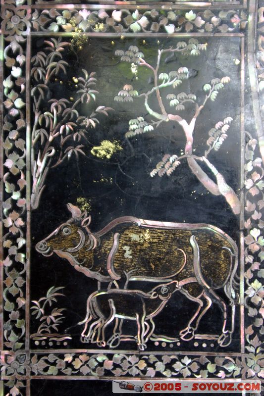 Bangkok - Wat Pho - Reclining Buddha - Mother-of-pearl feet details
Mots-clés: thailand Boudhiste Wat Phra Chetuphon statue