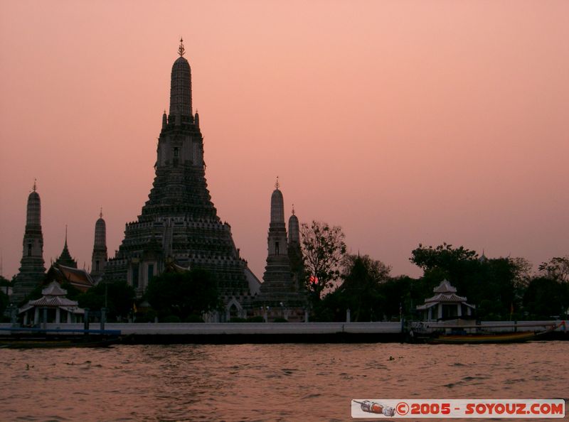 Bangkok - Wat Arun (Temple of the Dawn) at dusk
Mots-clés: thailand sunset Boudhiste Riviere