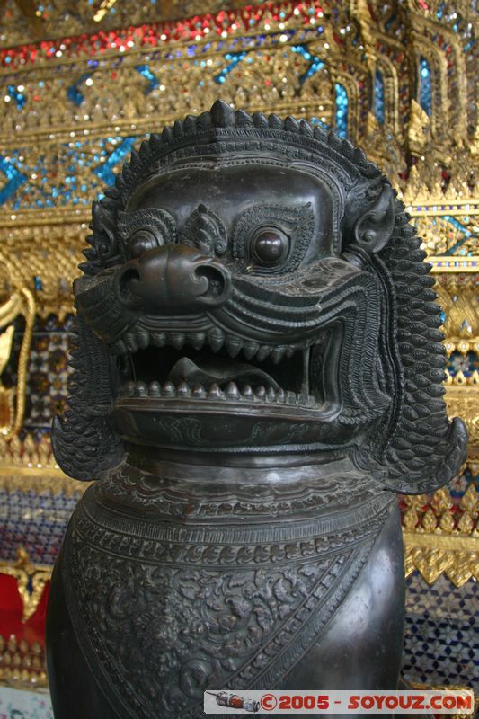 Bangkok - Wat Phra Kaew - Ubosot containig the Emerald Buddha
Mots-clés: thailand Boudhiste sculpture