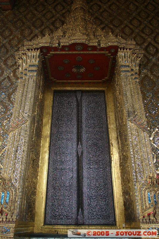 Bangkok - Wat Phra Kaew - Ubosot containig the Emerald Buddha
Mots-clés: thailand Boudhiste