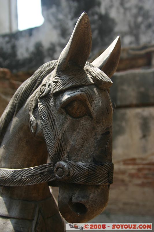 Lop Buri - Phra Narai Rajanivet - Dusit Sawan Thanya Mahaprasat Hall
Mots-clés: thailand Ruines sculpture