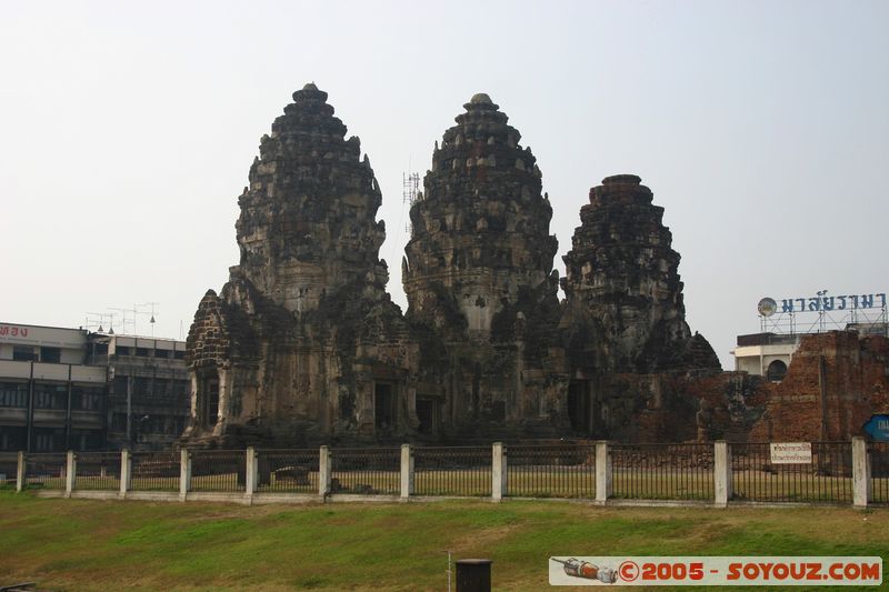 Lop Buri - Phra Prang Sam Yod
Mots-clés: thailand Ruines