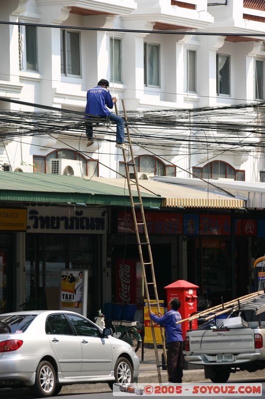 Chiang Mai - Thai Telecom Technician at work
Mots-clés: thailand Insolite personnes